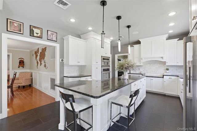 28 Manchester Lane, Stony Brook, NY 11790