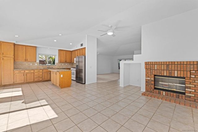 5761 Spur Ave, Oceanside, CA 92057