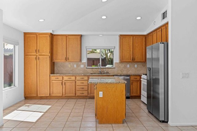 5761 Spur Ave, Oceanside, CA 92057