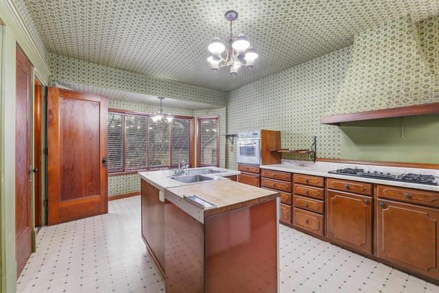 23 N PARK AVENUE, Fond Du Lac, WI 54935