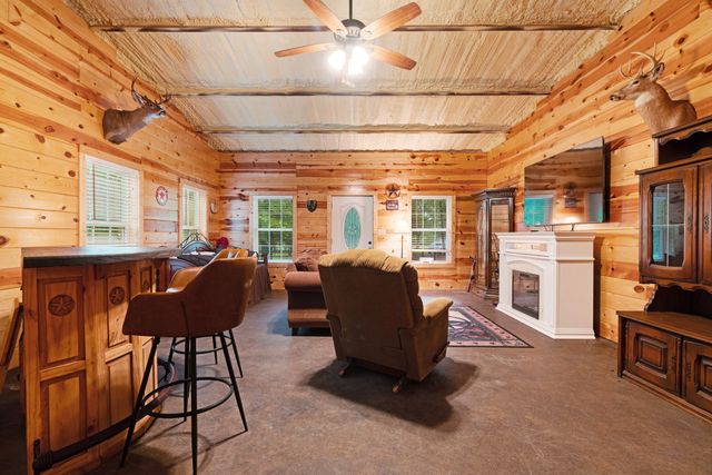 144 County Road 43400, Paris, TX 75462