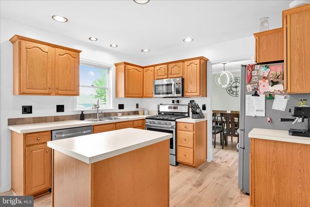 430 OAK LN, Palmyra, PA 17078