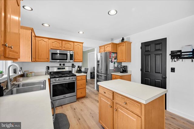 430 OAK LN, Palmyra, PA 17078