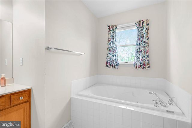 430 OAK LN, Palmyra, PA 17078