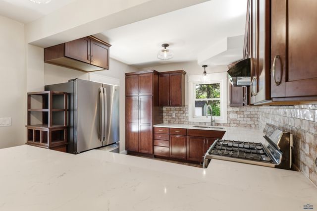 1816 EVERGREEN DR, Rapid City, SD 57702