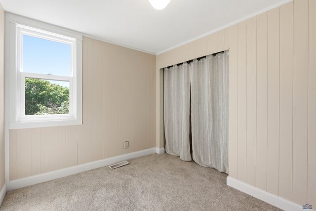 1816 EVERGREEN DR, Rapid City, SD 57702
