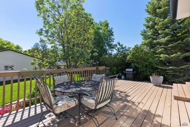 1816 EVERGREEN DR, Rapid City, SD 57702