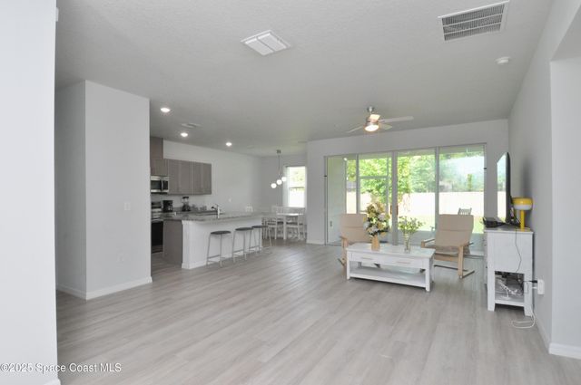 241 Saint Andre Boulevard SW, Palm Bay, FL 32908