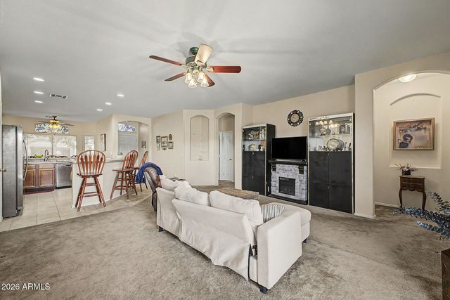 3645 S JOSHUA TREE Lane, Gilbert, AZ 85297