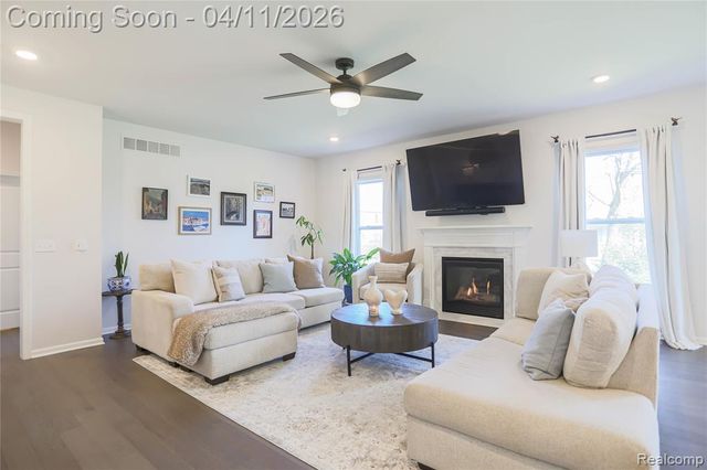 13101 Valencia Drive, Utica, MI 48315