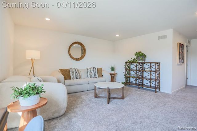 13101 Valencia Drive, Utica, MI 48315