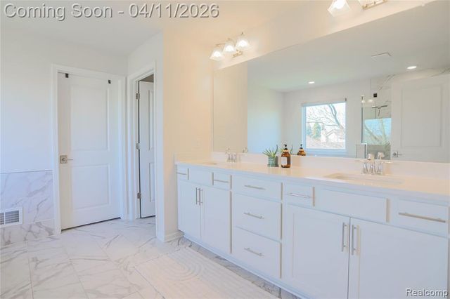 13101 Valencia Drive, Utica, MI 48315