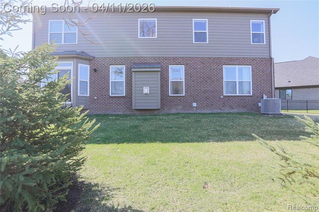 13101 Valencia Drive, Utica, MI 48315