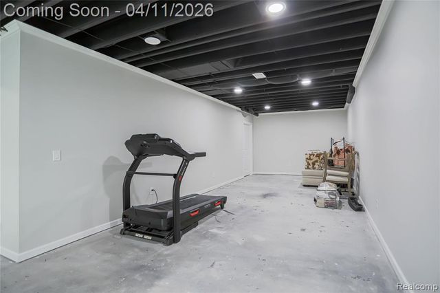 13101 Valencia Drive, Utica, MI 48315