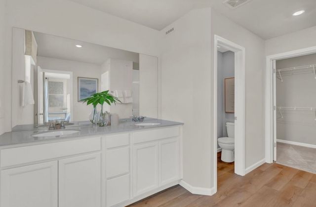 2256 Horseshoe Circle 9104, Naperville, IL 60564