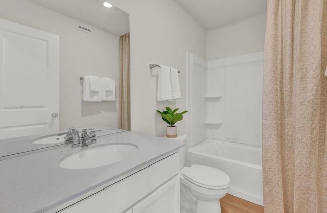 2256 Horseshoe Circle 9104, Naperville, IL 60564