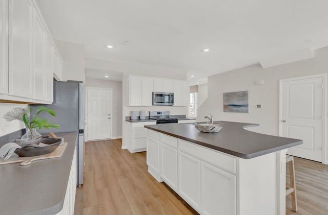 2256 Horseshoe Circle 9104, Naperville, IL 60564