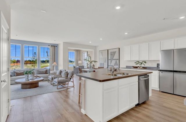 2256 Horseshoe Circle 9104, Naperville, IL 60564