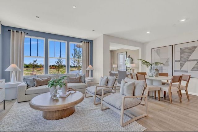 2256 Horseshoe Circle 9104, Naperville, IL 60564