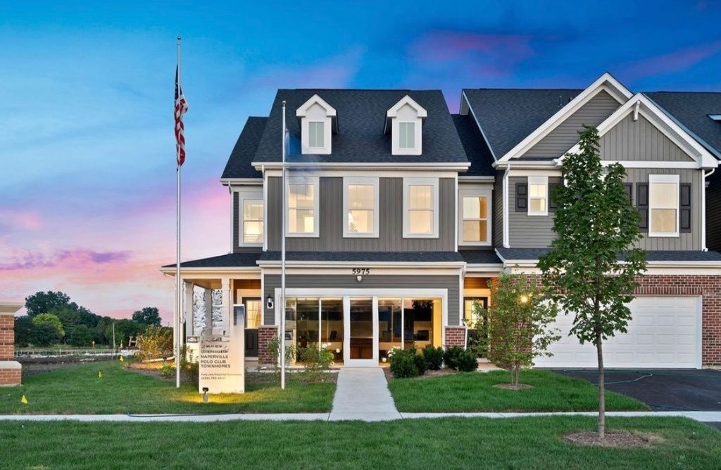 2256 Horseshoe Circle 9104, Naperville, IL 60564