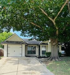 2417 Busch Drive, Arlington, TX 76014