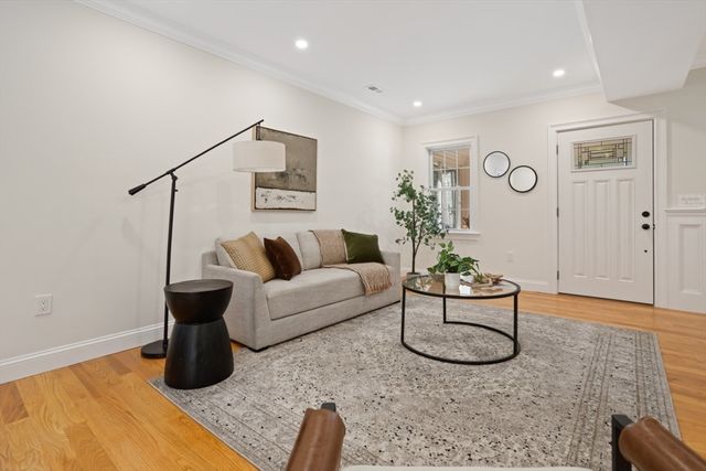 21 Vista St, Melrose, MA 02176