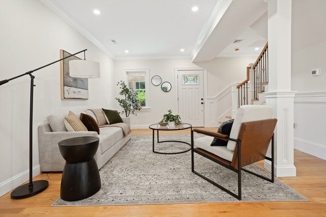 21 Vista St, Melrose, MA 02176