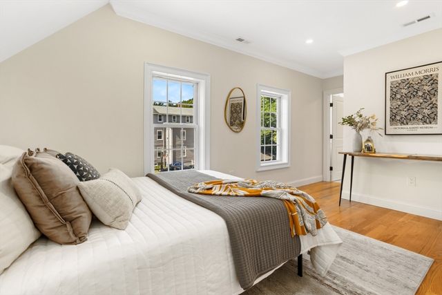 21 Vista St, Melrose, MA 02176