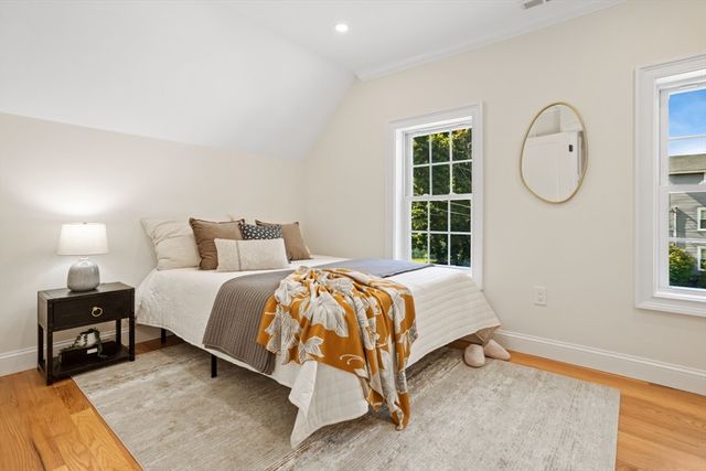 21 Vista St, Melrose, MA 02176