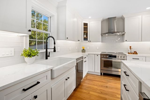 21 Vista St, Melrose, MA 02176