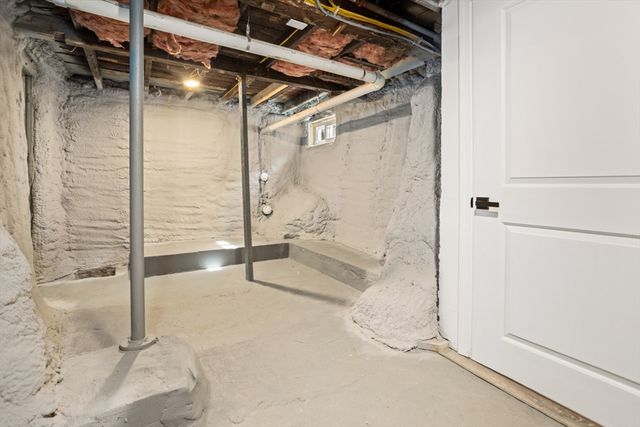 21 Vista St, Melrose, MA 02176