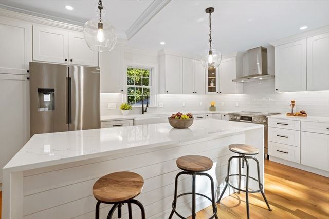 21 Vista St, Melrose, MA 02176
