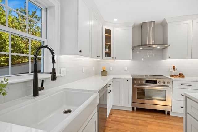 21 Vista St, Melrose, MA 02176
