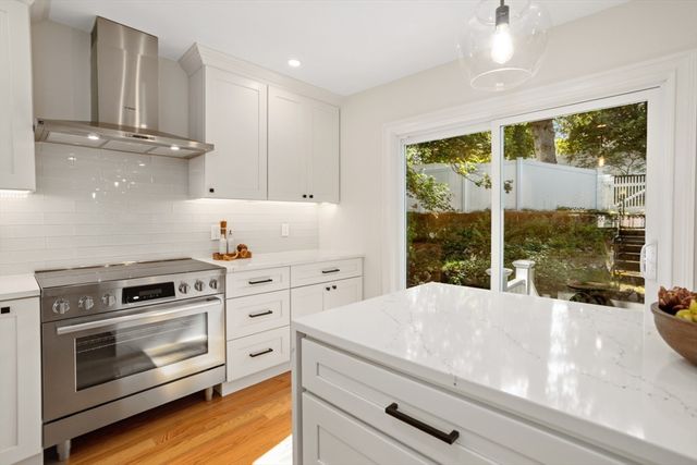21 Vista St, Melrose, MA 02176