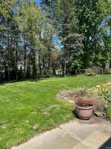 1237 Hampshire Drive, South Bend, IN 46614