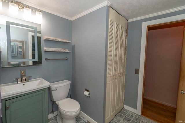 1237 Hampshire Drive, South Bend, IN 46614