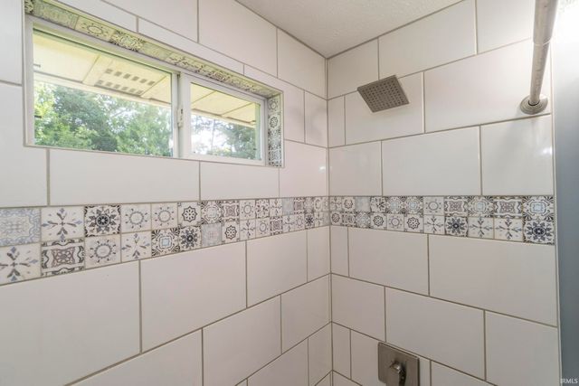 1237 Hampshire Drive, South Bend, IN 46614