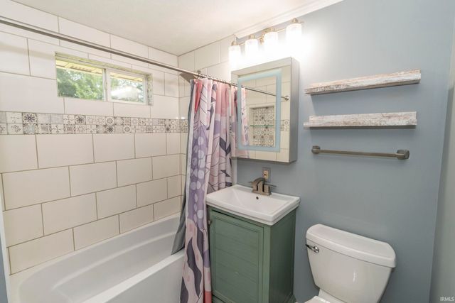 1237 Hampshire Drive, South Bend, IN 46614