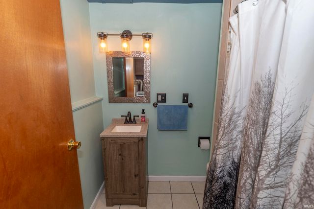 1237 Hampshire Drive, South Bend, IN 46614