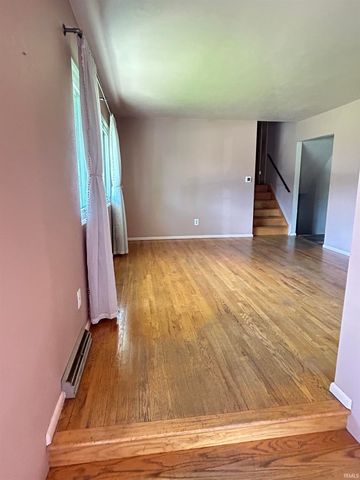 1237 Hampshire Drive, South Bend, IN 46614
