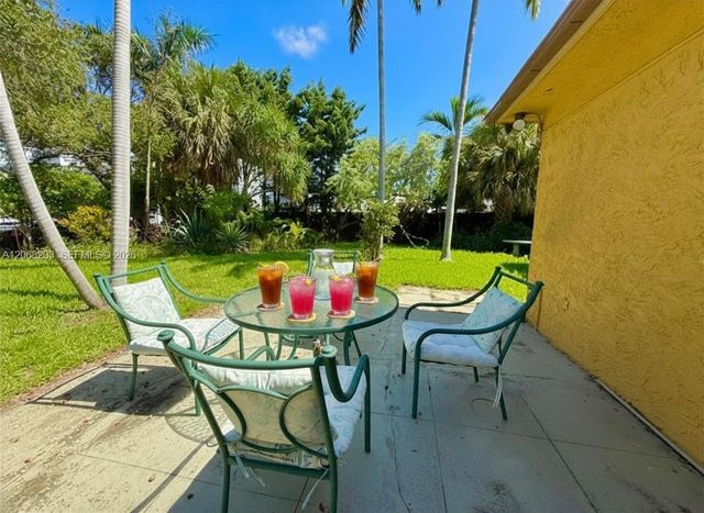 1124 NE 7th Street, Hallandale Beach, FL 33009