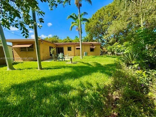 1124 NE 7th Street, Hallandale Beach, FL 33009