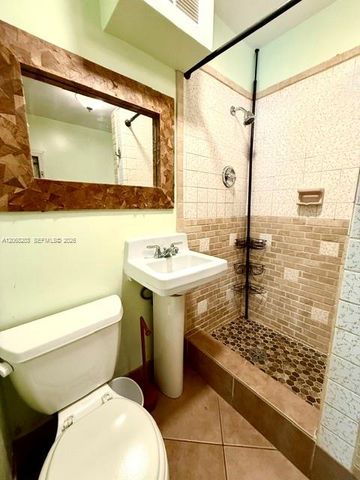 1124 NE 7th Street, Hallandale Beach, FL 33009