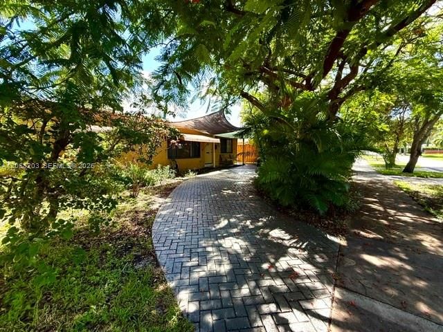 1124 NE 7th Street, Hallandale Beach, FL 33009