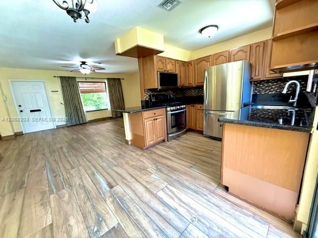 1124 NE 7th Street, Hallandale Beach, FL 33009