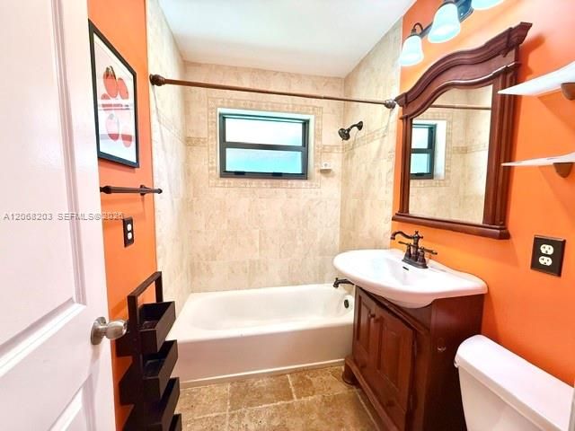 1124 NE 7th Street, Hallandale Beach, FL 33009