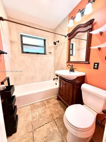 1124 NE 7th Street, Hallandale Beach, FL 33009