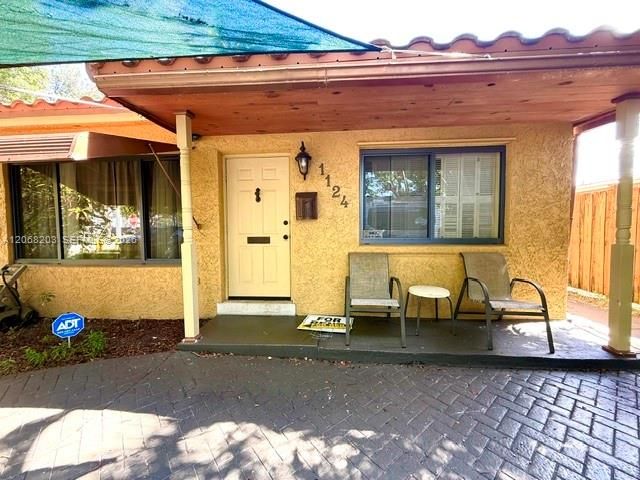 1124 NE 7th Street, Hallandale Beach, FL 33009
