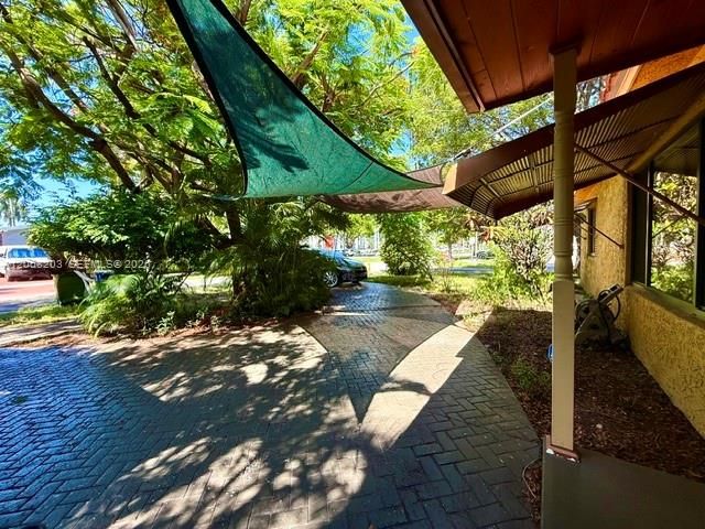 1124 NE 7th Street, Hallandale Beach, FL 33009