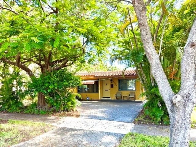 1124 NE 7th Street, Hallandale Beach, FL 33009